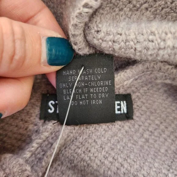 NWT Steve Madden Crochet Knit Soft Cozy Hooded Cape Poncho Knit Sweater Grey OS - Picture 9 of 9